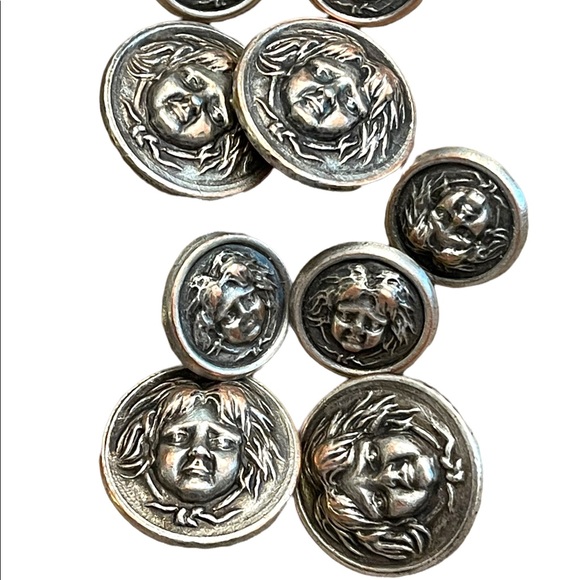 Vintage metal buttons gothic haunted face peasant women Medusa silver mix 1960s - Picture 7 of 12